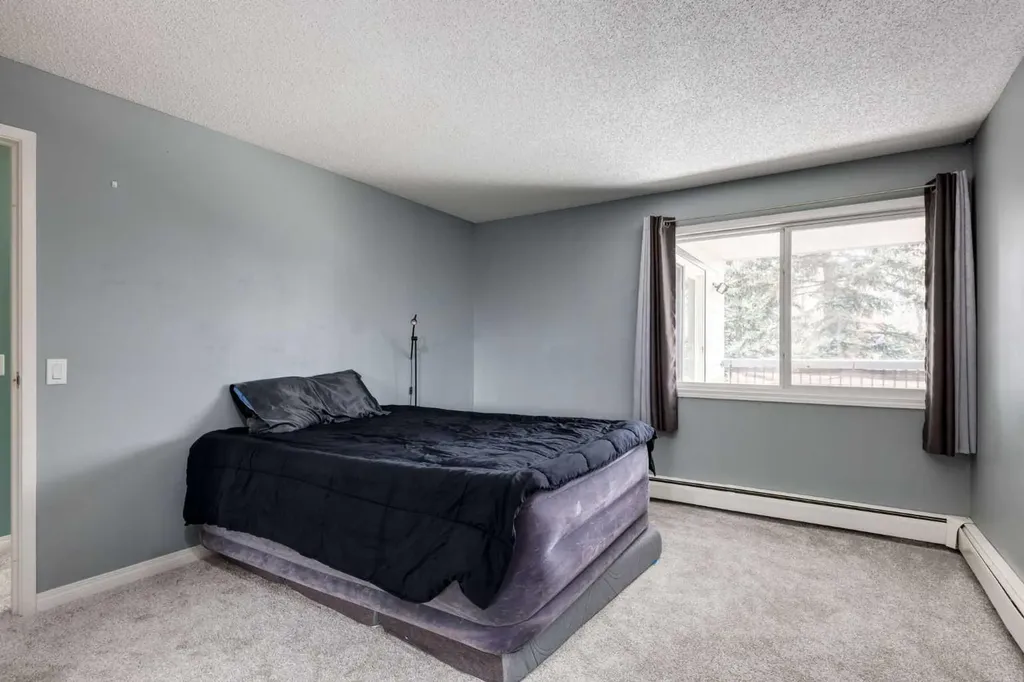 70 Glamis Drive SW Calgary AB T3E 6T6