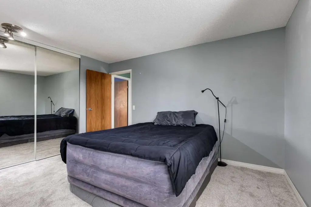 70 Glamis Drive SW Calgary AB T3E 6T6