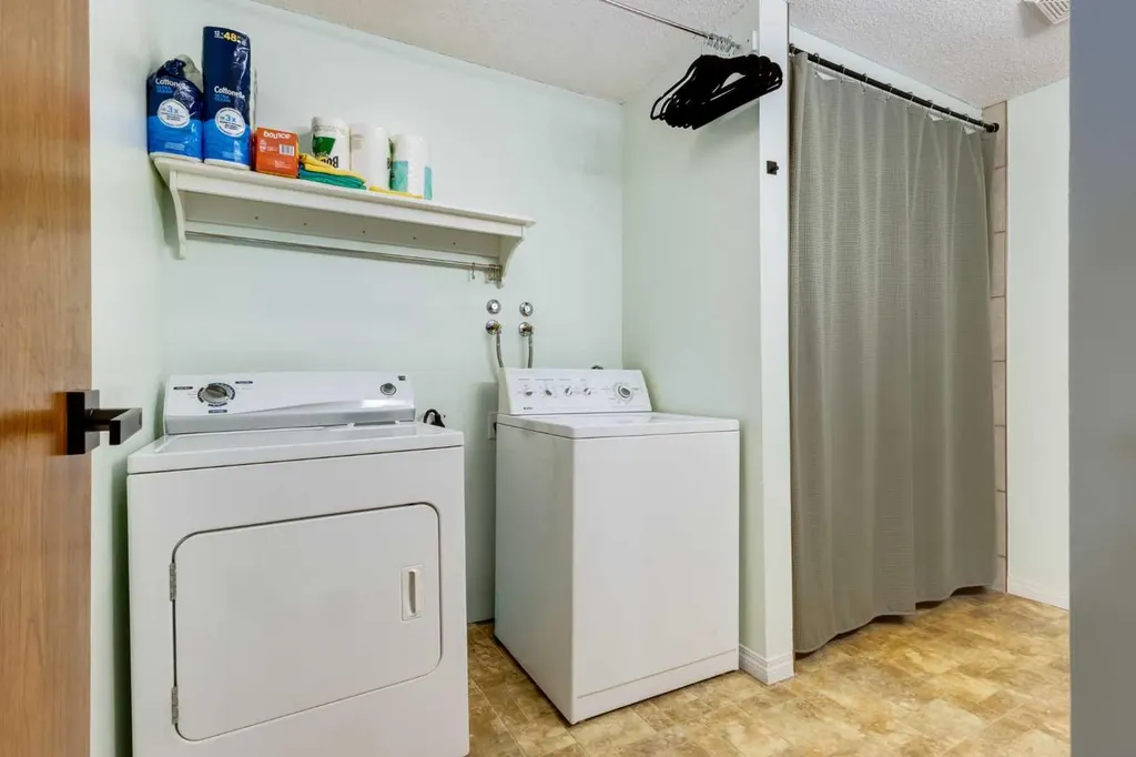 70 Glamis Drive SW Calgary AB T3E 6T6