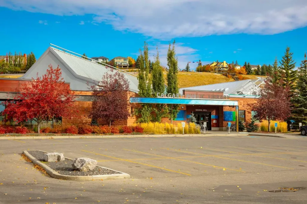 70 Glamis Drive SW Calgary AB T3E 6T6