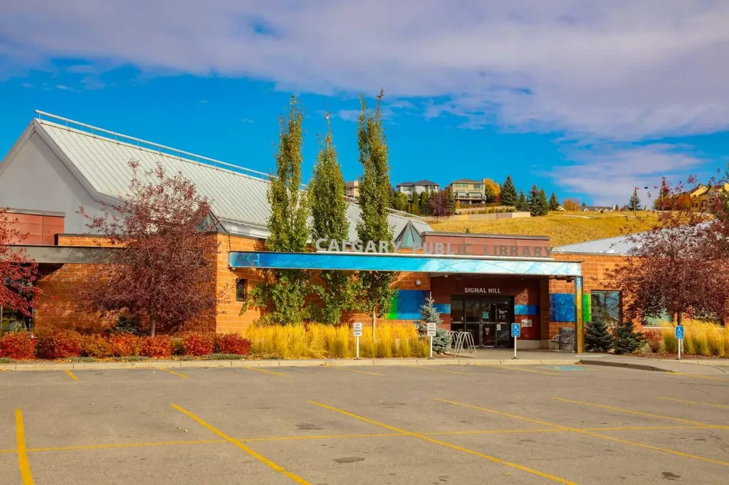 70 Glamis Drive SW Calgary AB T3E 6T6