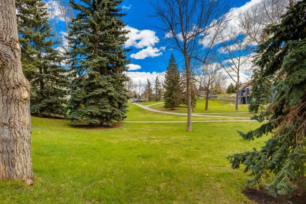 70 Glamis Drive SW Calgary AB T3E 6T6