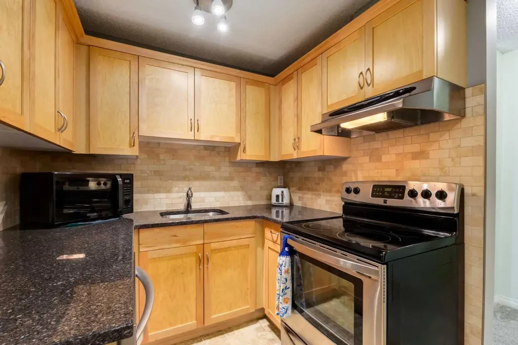 70 Glamis Drive SW Calgary AB T3E 6T6