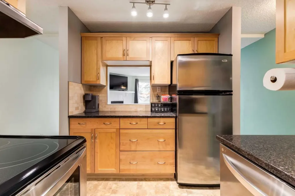 70 Glamis Drive SW Calgary AB T3E 6T6