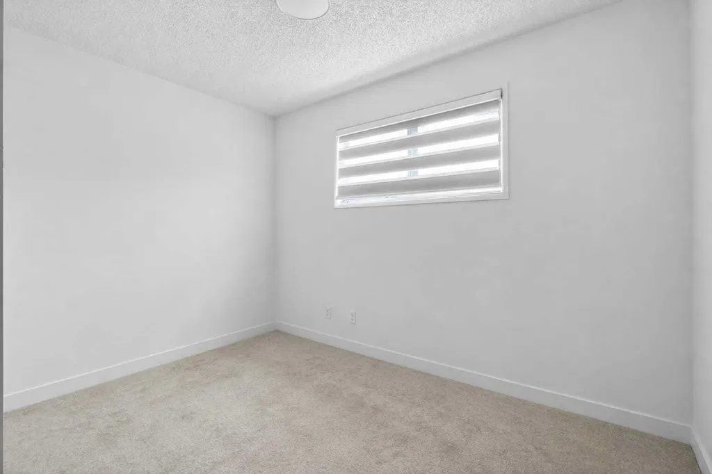 128 Castledale Crescent NE Calgary AB T3J 1X4