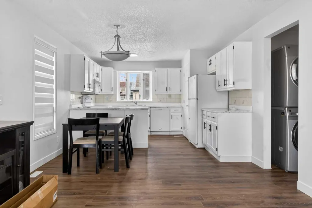 128 Castledale Crescent NE Calgary AB T3J 1X4