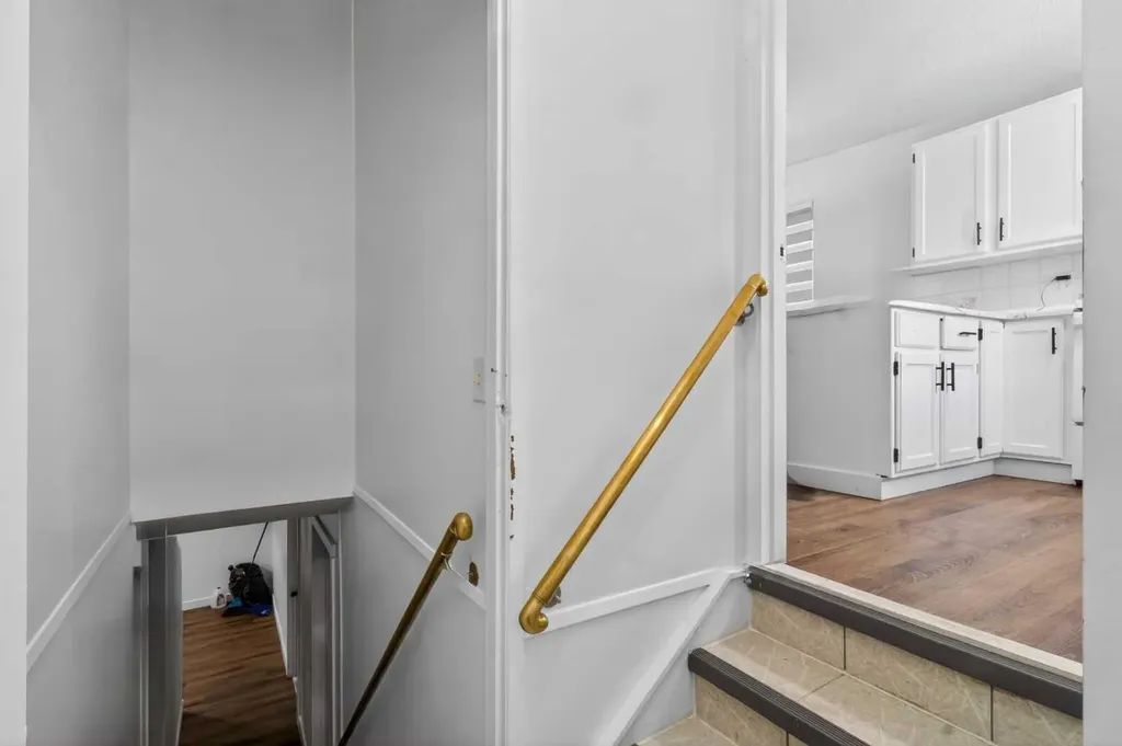 128 Castledale Crescent NE Calgary AB T3J 1X4
