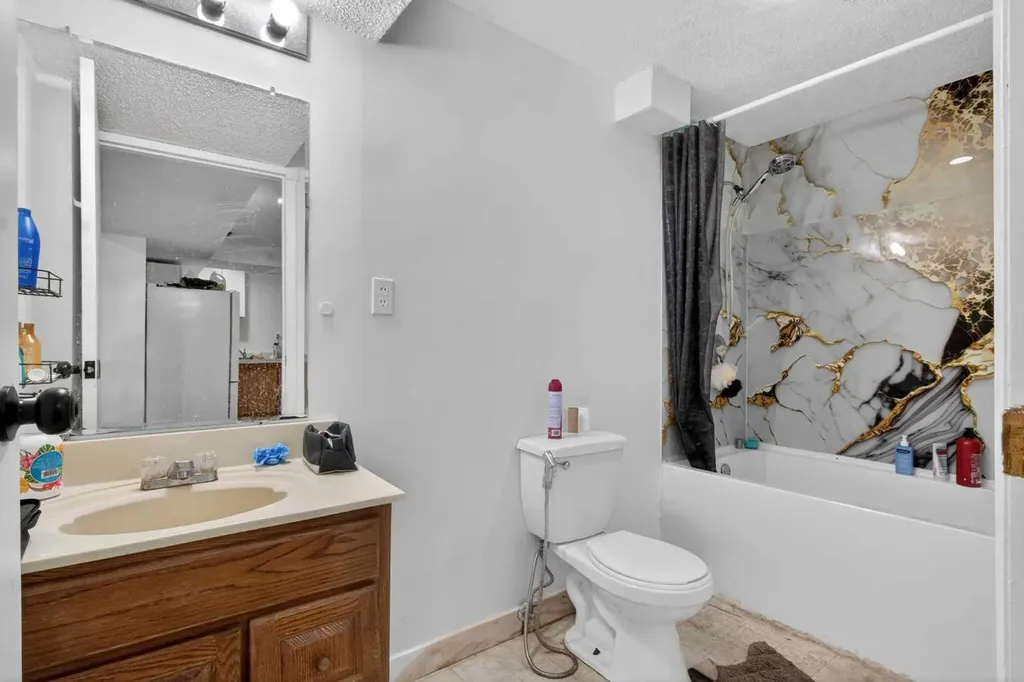 128 Castledale Crescent NE Calgary AB T3J 1X4