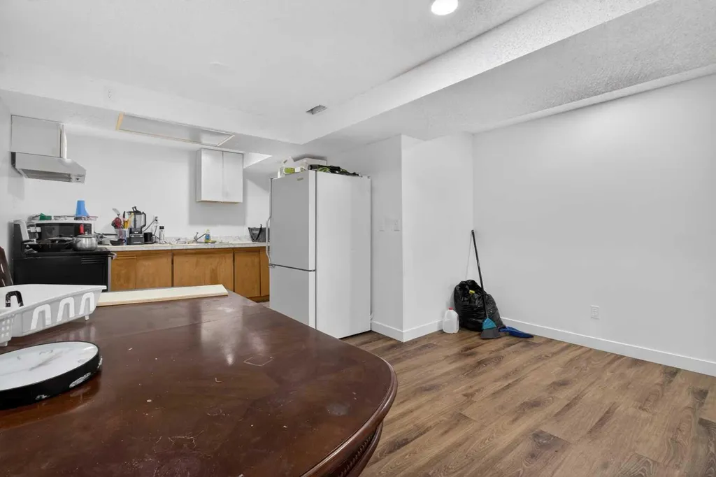 128 Castledale Crescent NE Calgary AB T3J 1X4