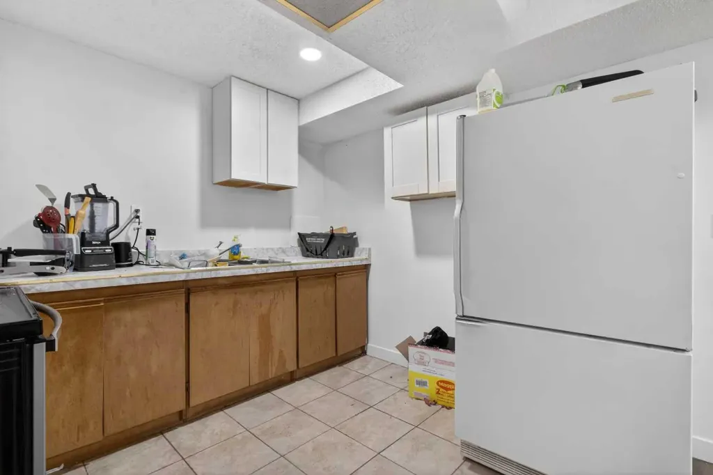 128 Castledale Crescent NE Calgary AB T3J 1X4