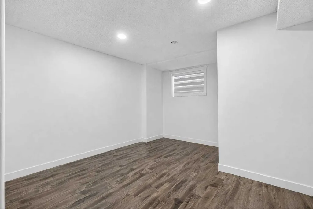 128 Castledale Crescent NE Calgary AB T3J 1X4