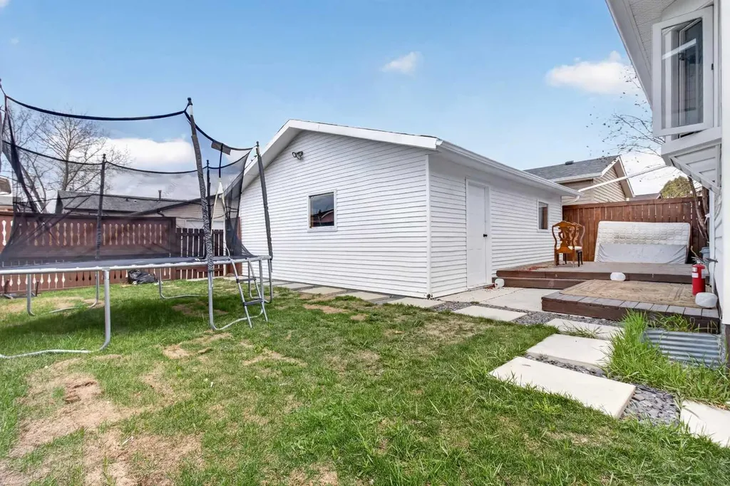 128 Castledale Crescent NE Calgary AB T3J 1X4