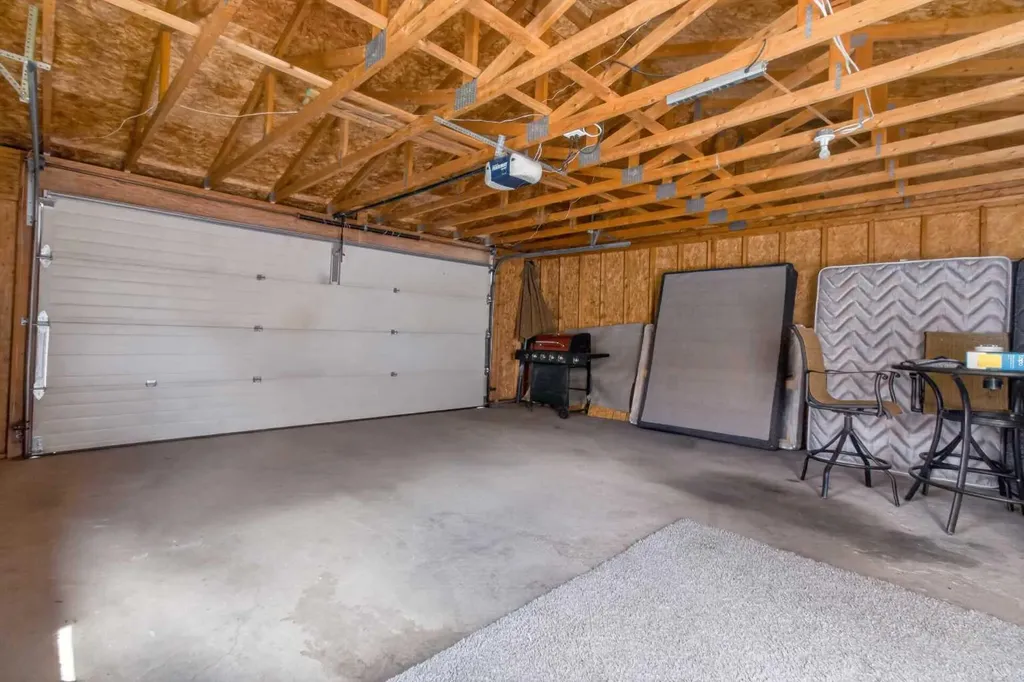 128 Castledale Crescent NE Calgary AB T3J 1X4