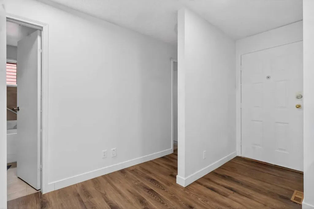 128 Castledale Crescent NE Calgary AB T3J 1X4