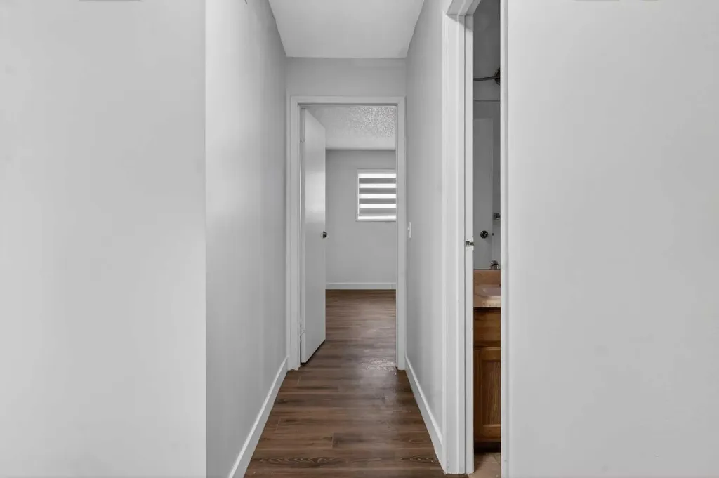 128 Castledale Crescent NE Calgary AB T3J 1X4