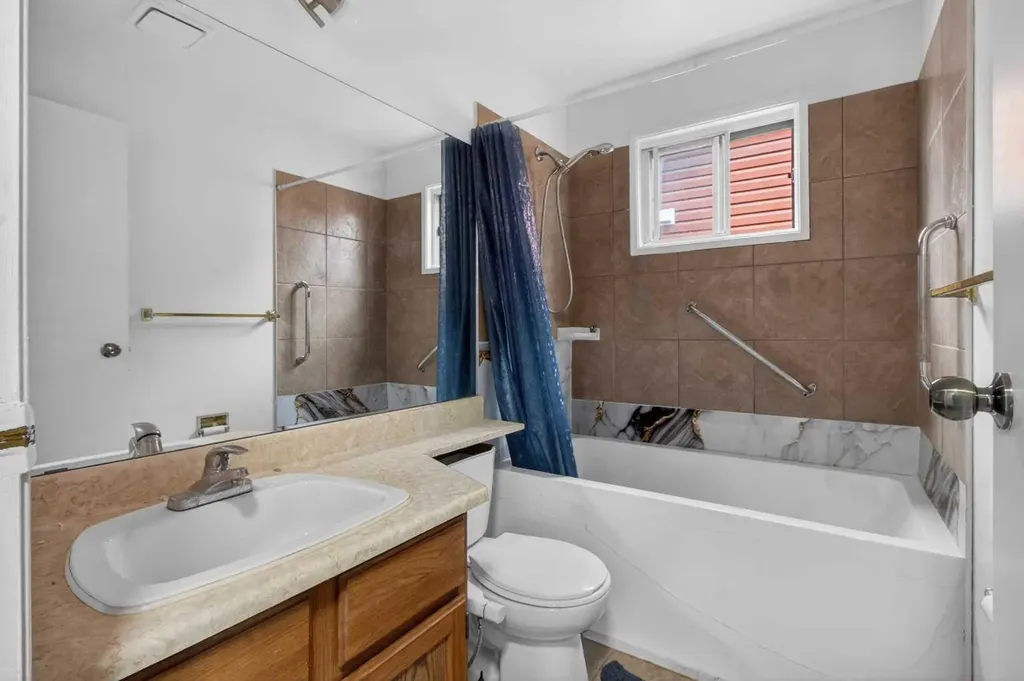 128 Castledale Crescent NE Calgary AB T3J 1X4