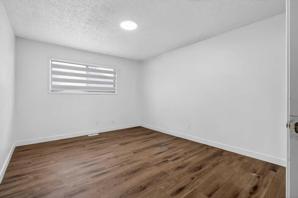 128 Castledale Crescent NE Calgary AB T3J 1X4
