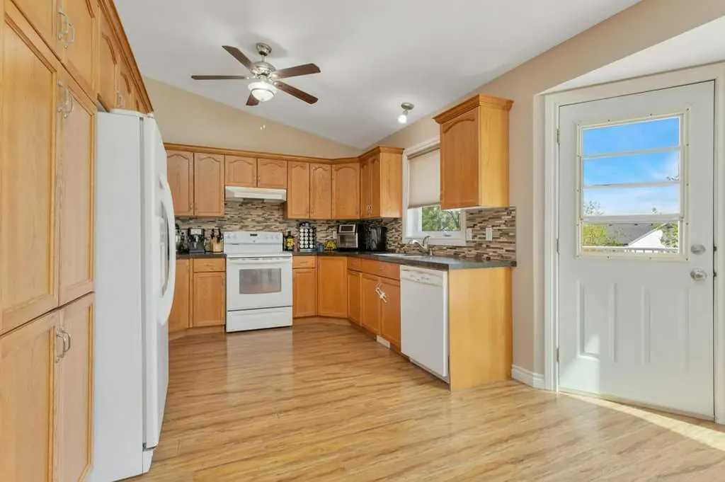 50 Westwood Crescent Sylvan Lake AB T4S 1V8