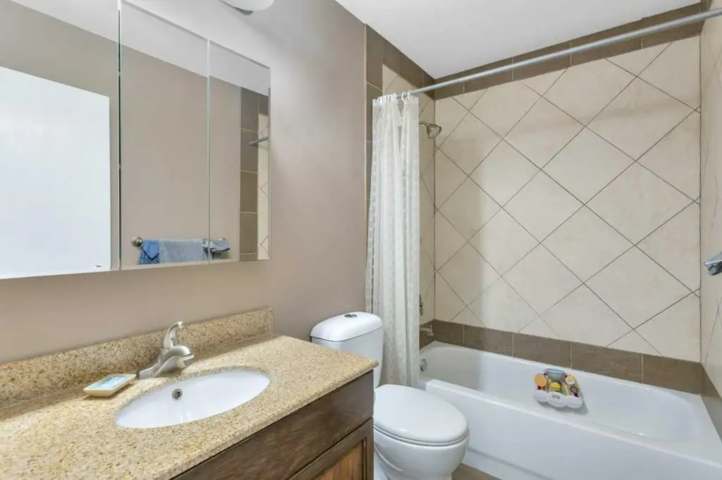 50 Westwood Crescent Sylvan Lake AB T4S 1V8