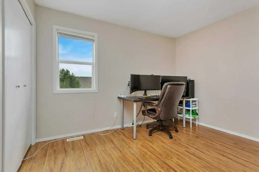 50 Westwood Crescent Sylvan Lake AB T4S 1V8
