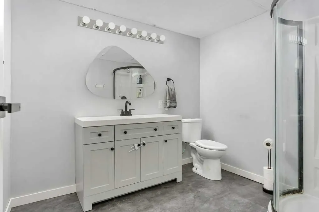 50 Westwood Crescent Sylvan Lake AB T4S 1V8