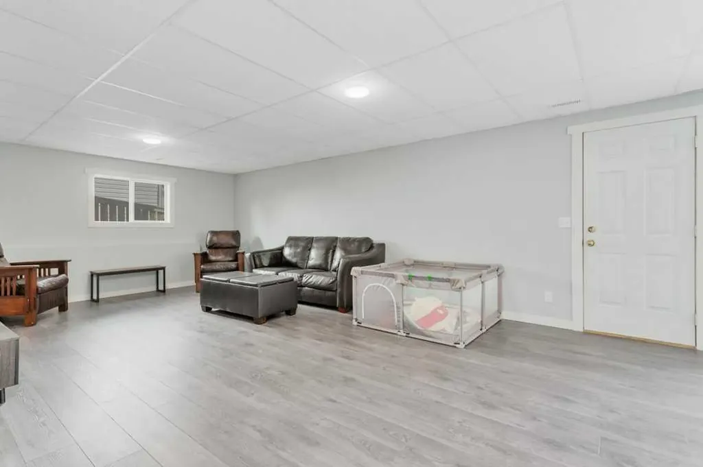 50 Westwood Crescent Sylvan Lake AB T4S 1V8
