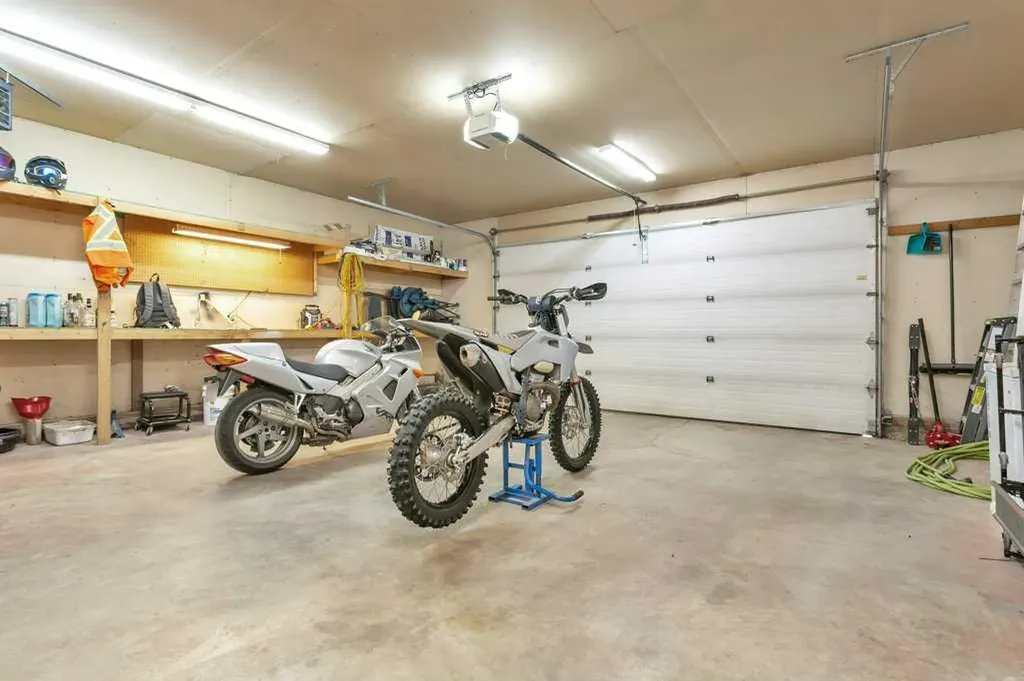 50 Westwood Crescent Sylvan Lake AB T4S 1V8