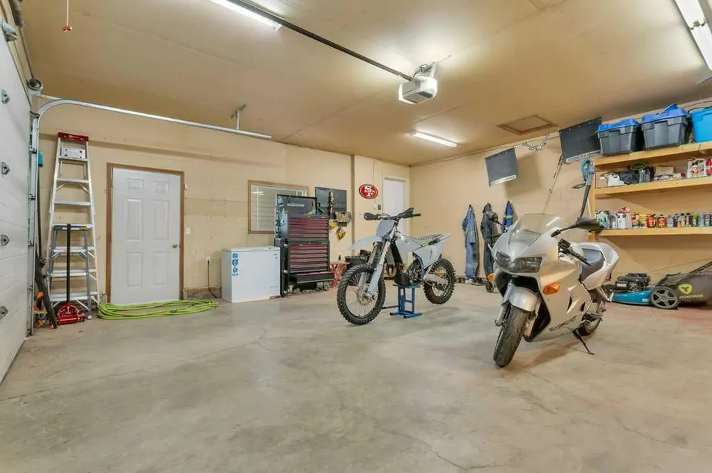 50 Westwood Crescent Sylvan Lake AB T4S 1V8
