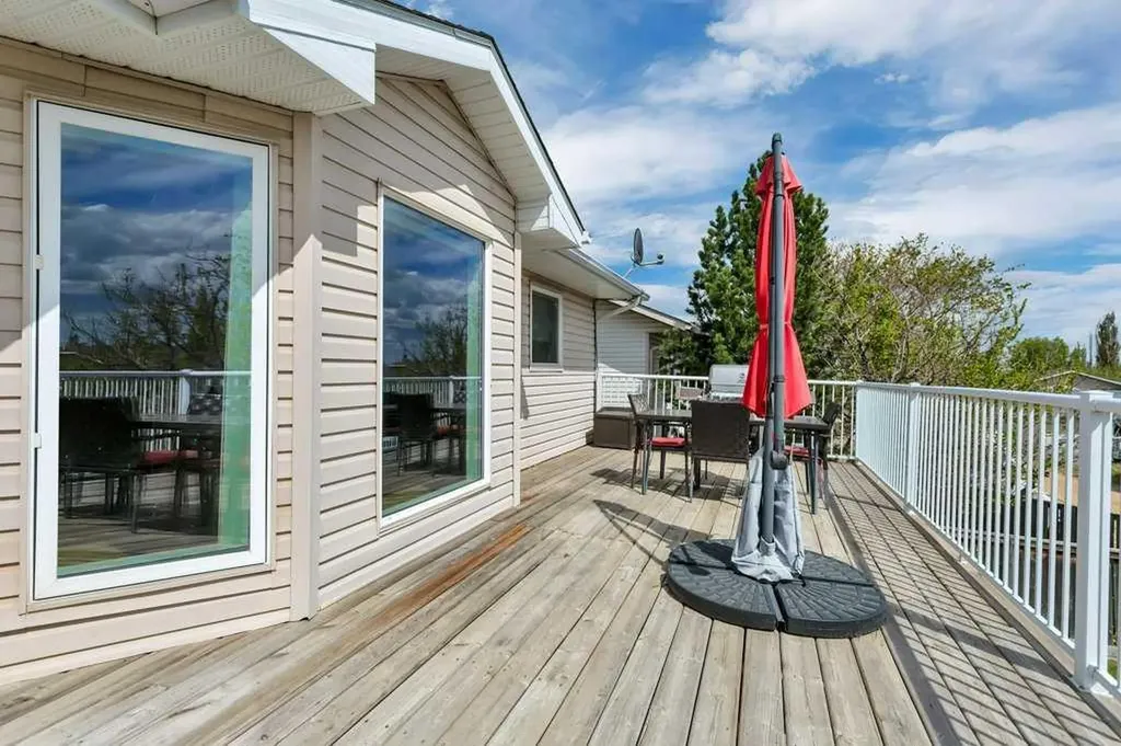 50 Westwood Crescent Sylvan Lake AB T4S 1V8