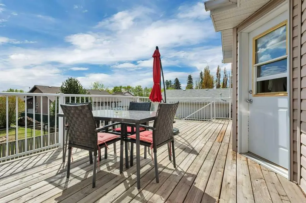 50 Westwood Crescent Sylvan Lake AB T4S 1V8