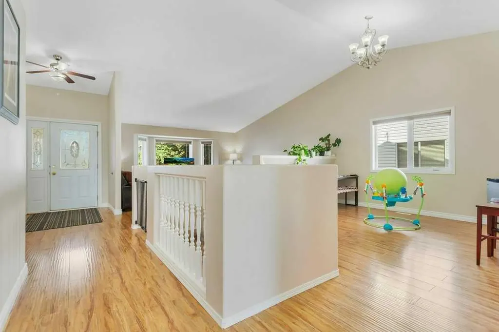 50 Westwood Crescent Sylvan Lake AB T4S 1V8