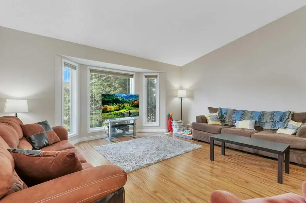 50 Westwood Crescent Sylvan Lake AB T4S 1V8