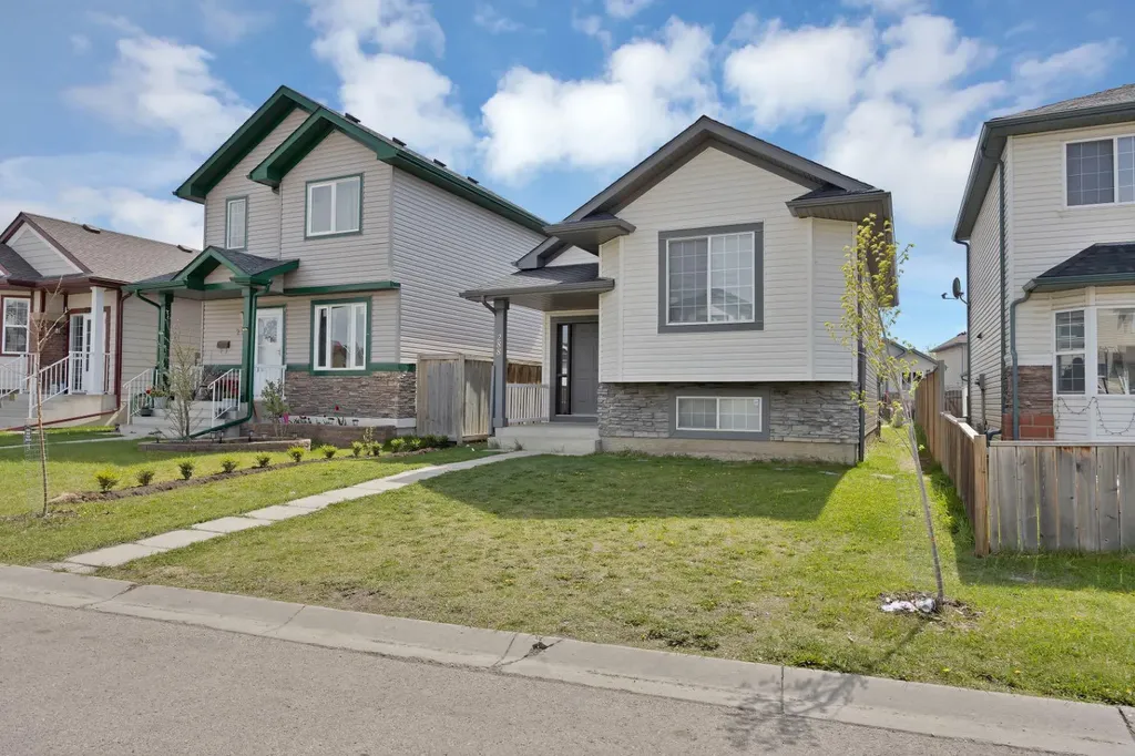 288 Saddlemead Road NE Calgary AB T3J4J4