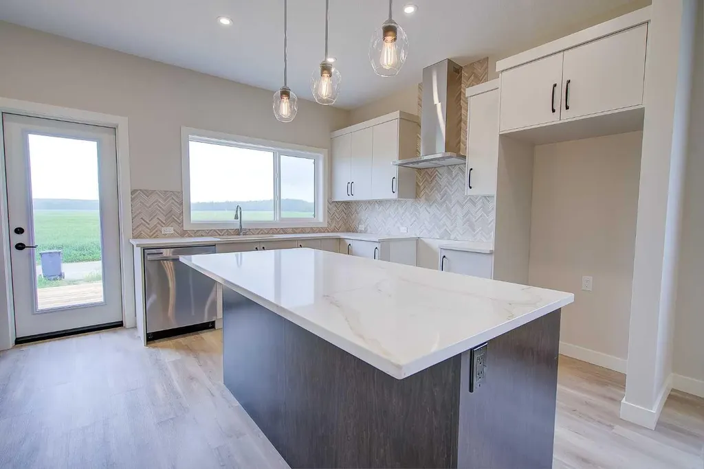 20 Ian Way Sylvan Lake AB T4S 0W5