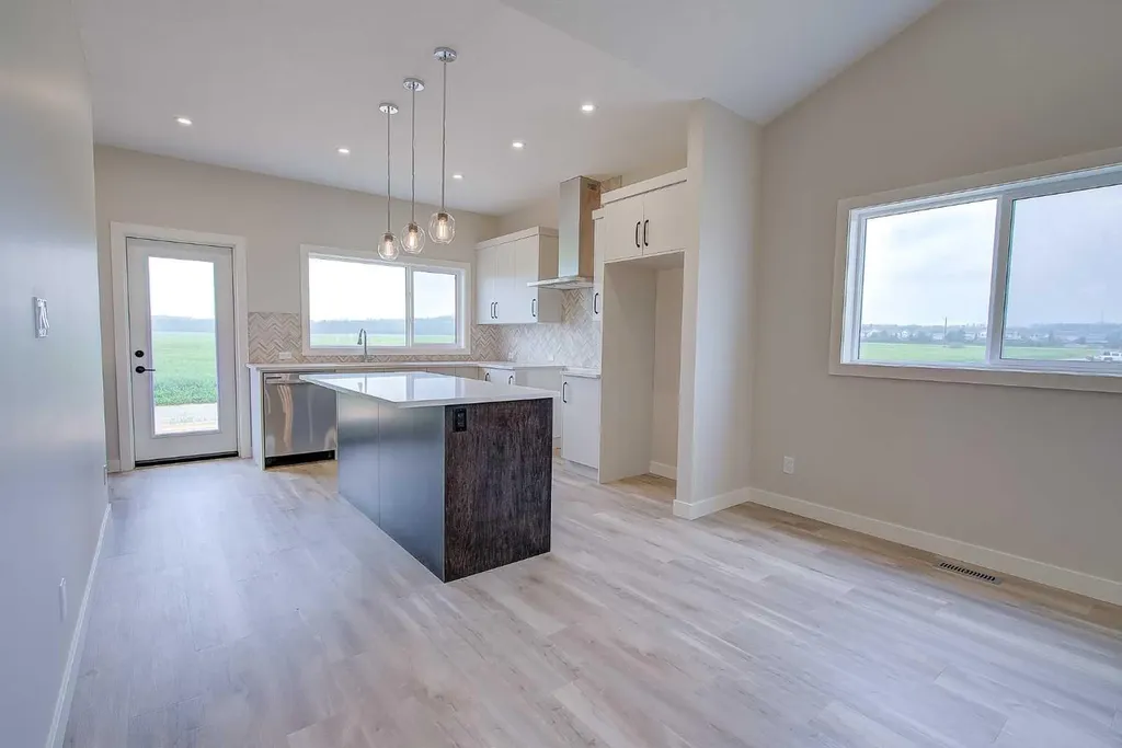 20 Ian Way Sylvan Lake AB T4S 0W5