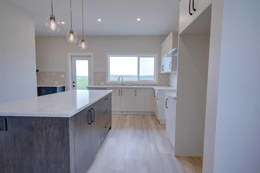 20 Ian Way Sylvan Lake AB T4S 0W5