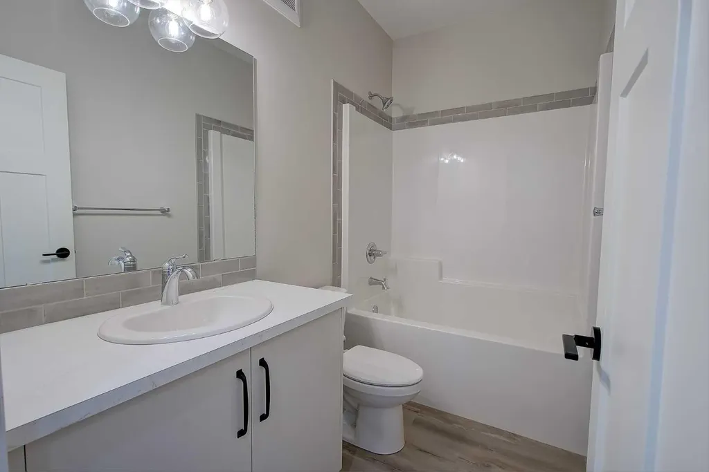 20 Ian Way Sylvan Lake AB T4S 0W5
