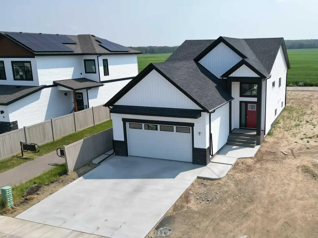 20 Ian Way Sylvan Lake AB T4S 0W5