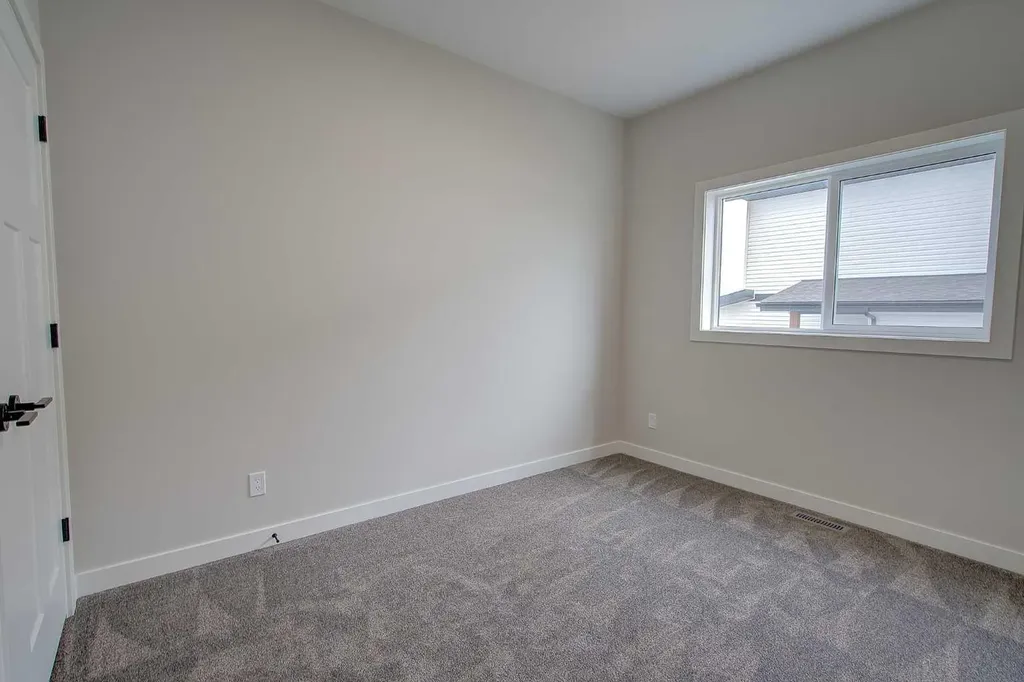 20 Ian Way Sylvan Lake AB T4S 0W5