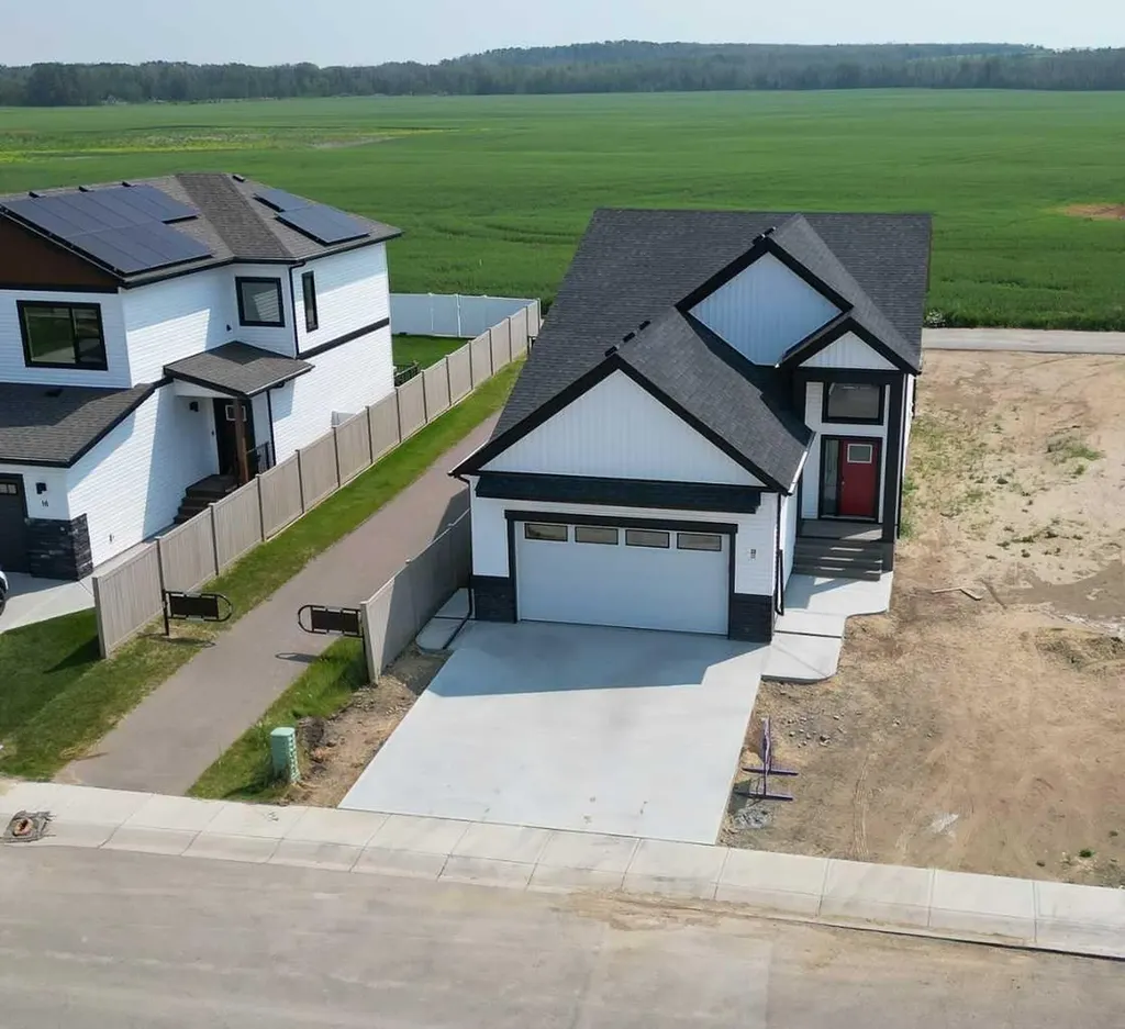 20 Ian Way Sylvan Lake AB T4S 0W5