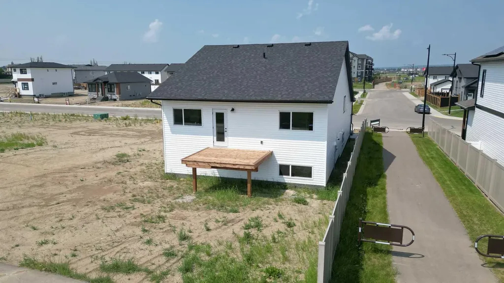 20 Ian Way Sylvan Lake AB T4S 0W5