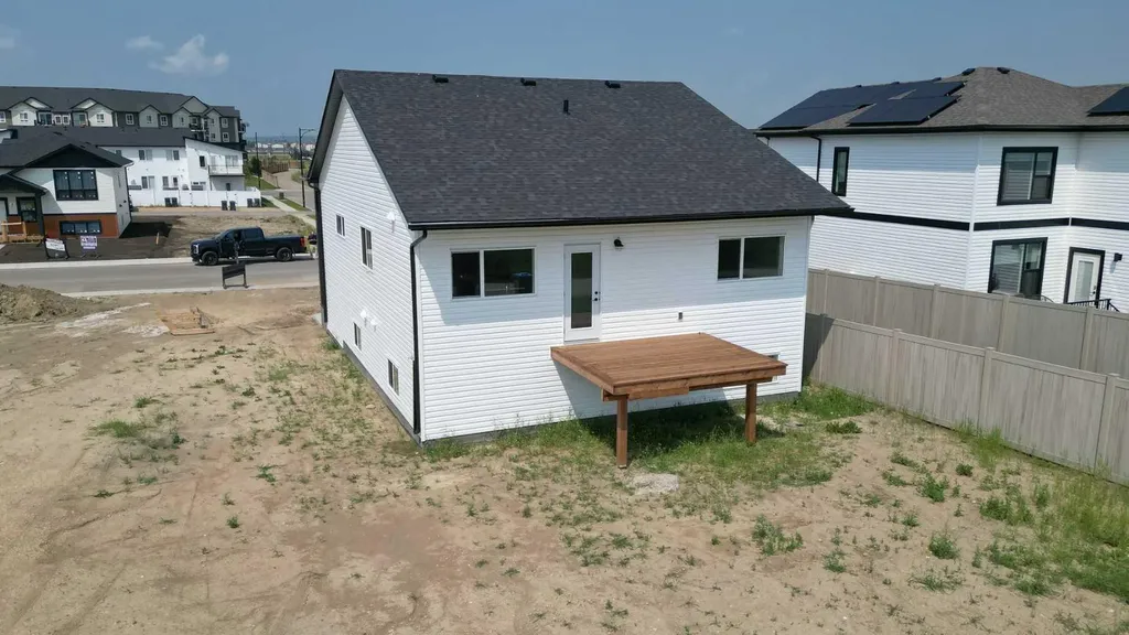 20 Ian Way Sylvan Lake AB T4S 0W5