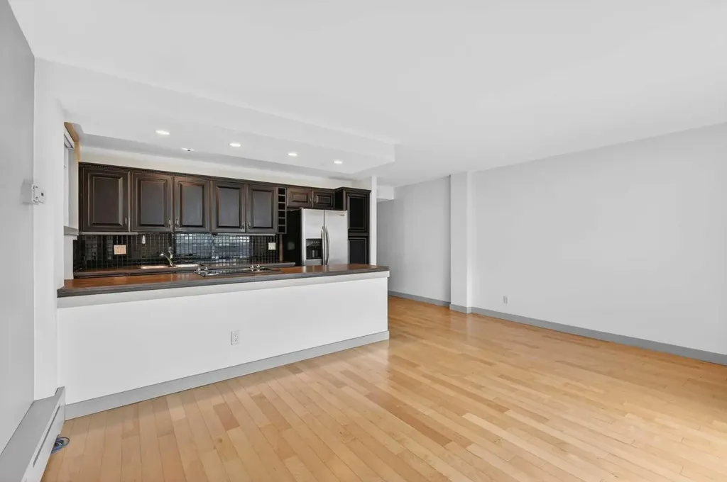 2020 11 Avenue SW Calgary AB T3C 0P1