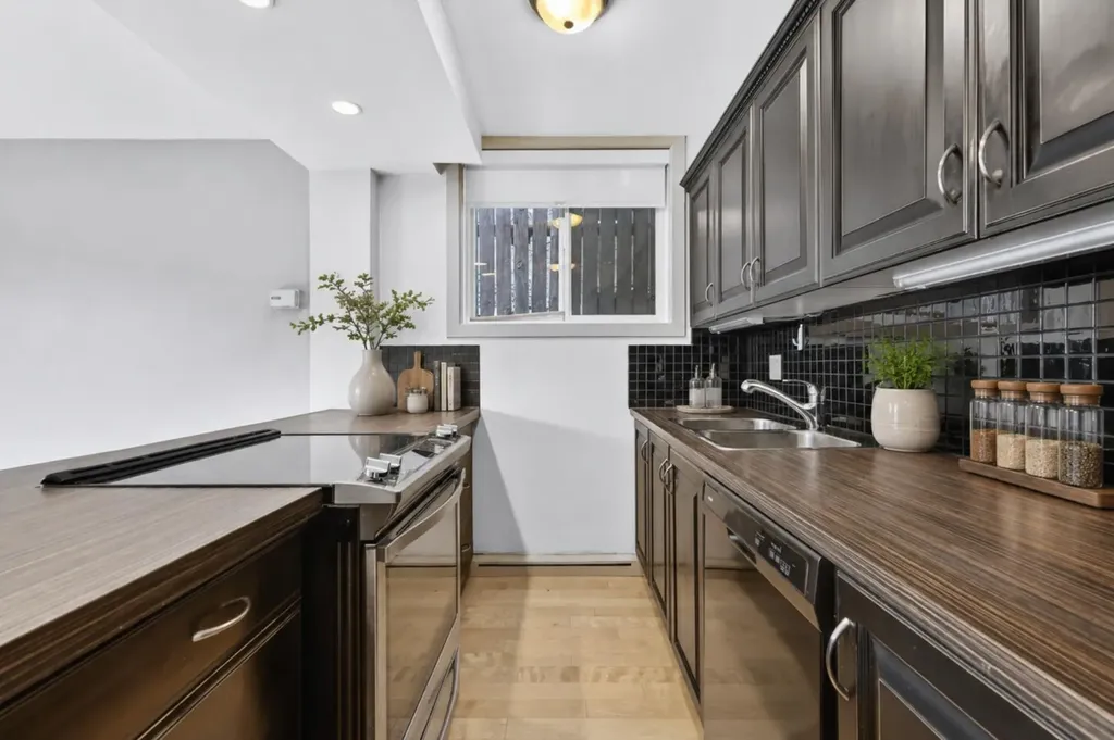 2020 11 Avenue SW Calgary AB T3C 0P1