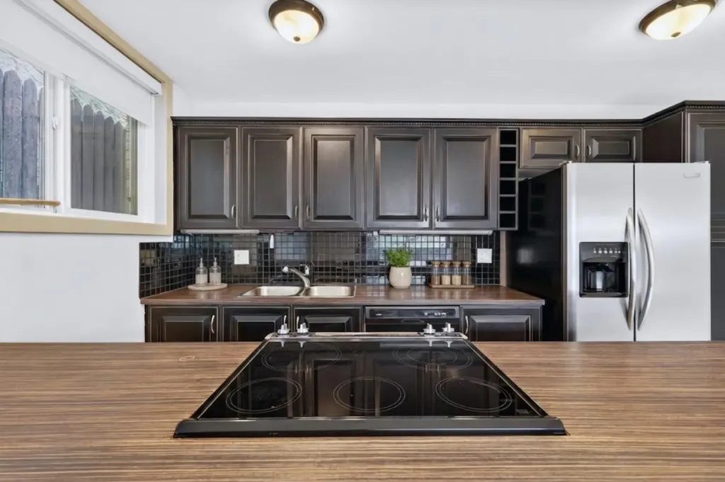 2020 11 Avenue SW Calgary AB T3C 0P1