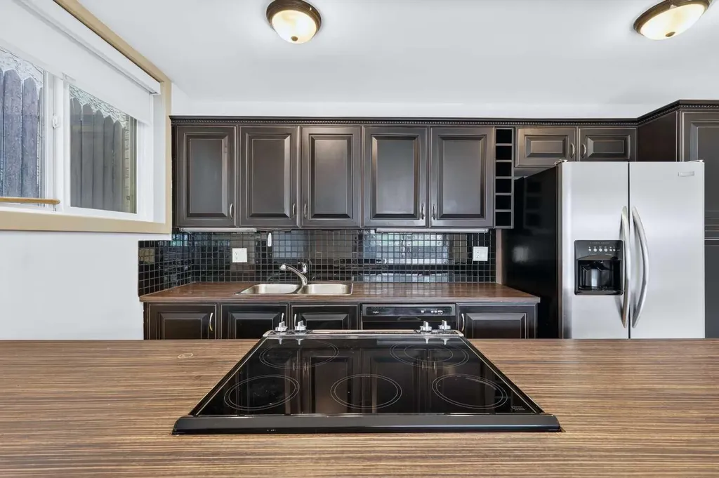 2020 11 Avenue SW Calgary AB T3C 0P1