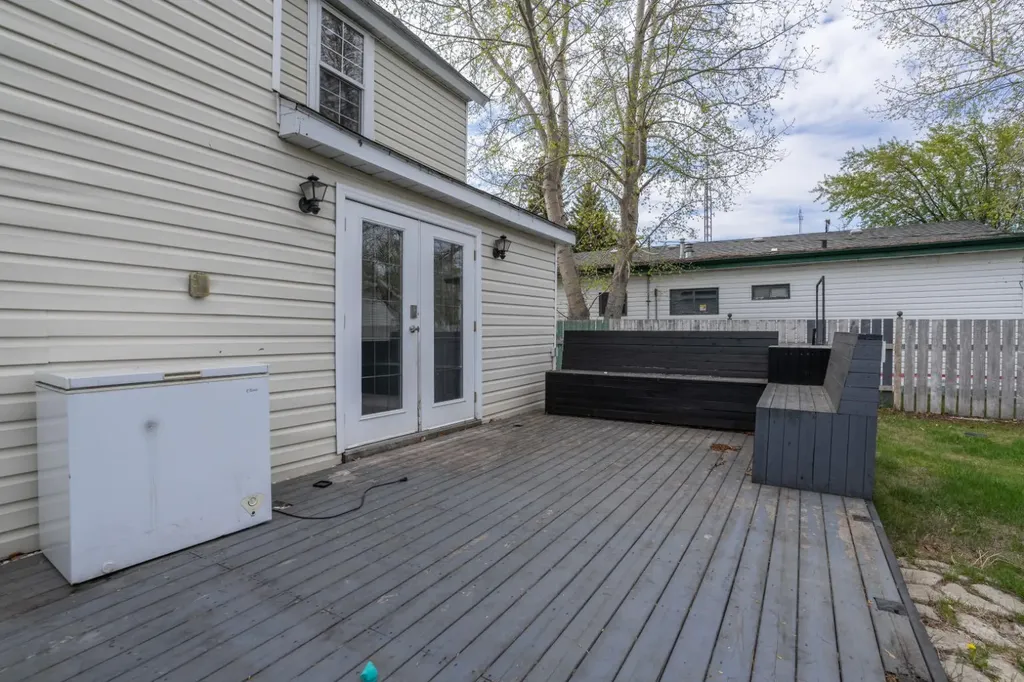 1018 Moville Street Ohaton AB T0B 3P0