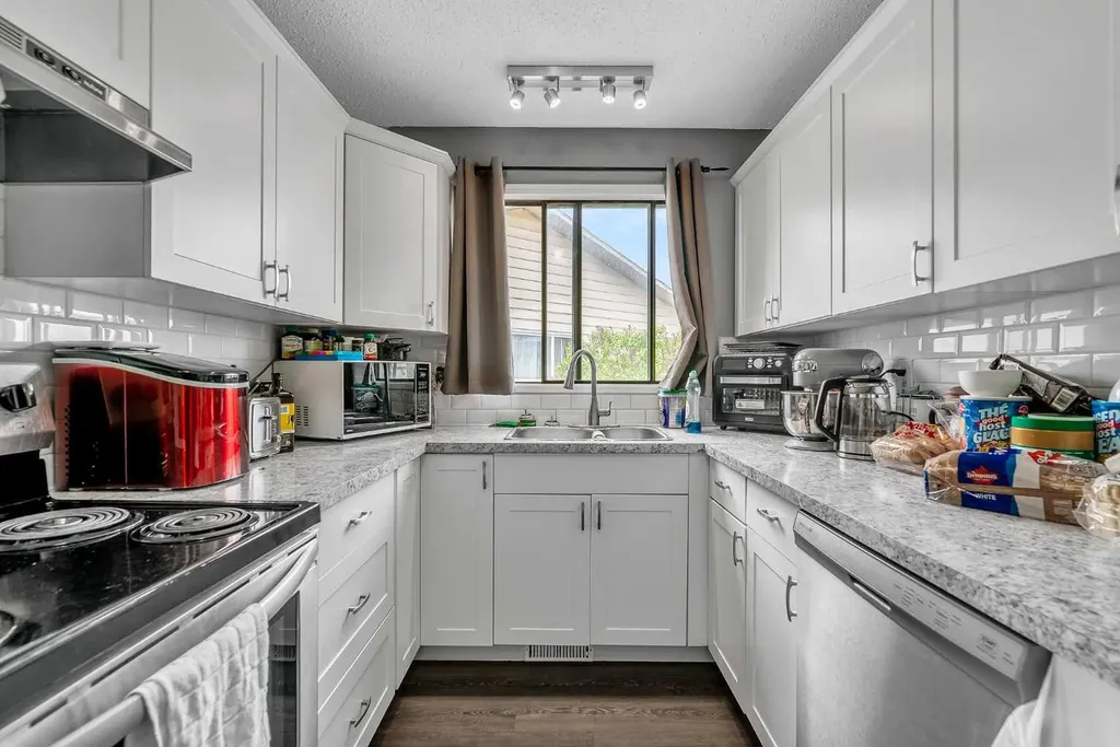319 Templemont Place NE Calgary AB T1Y 5A7