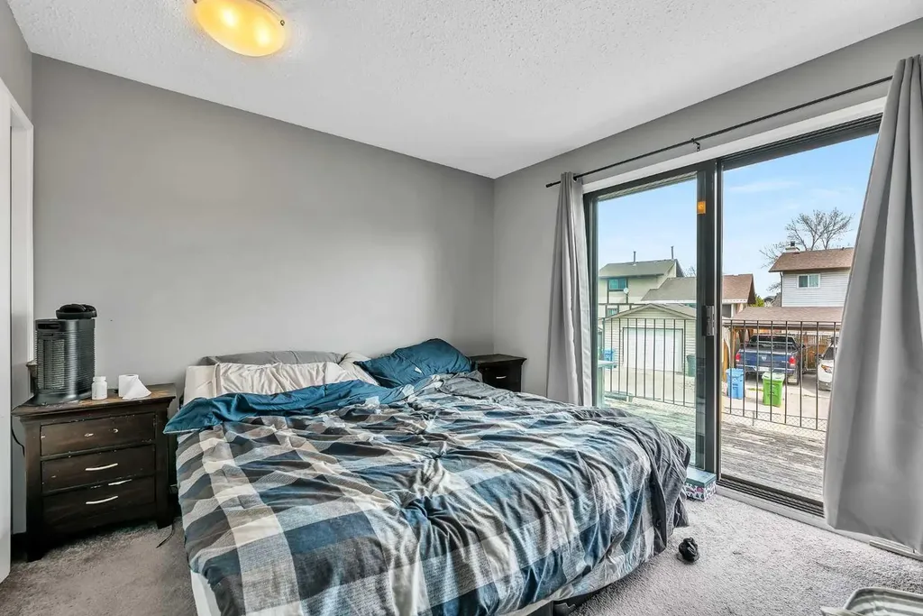 319 Templemont Place NE Calgary AB T1Y 5A7