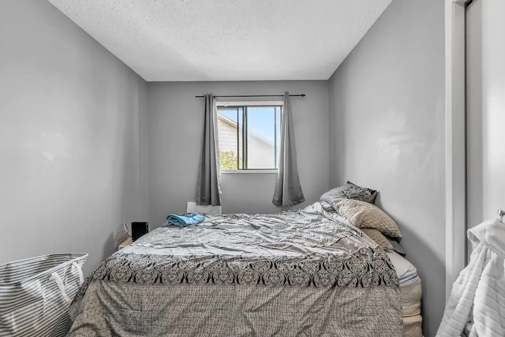 319 Templemont Place NE Calgary AB T1Y 5A7